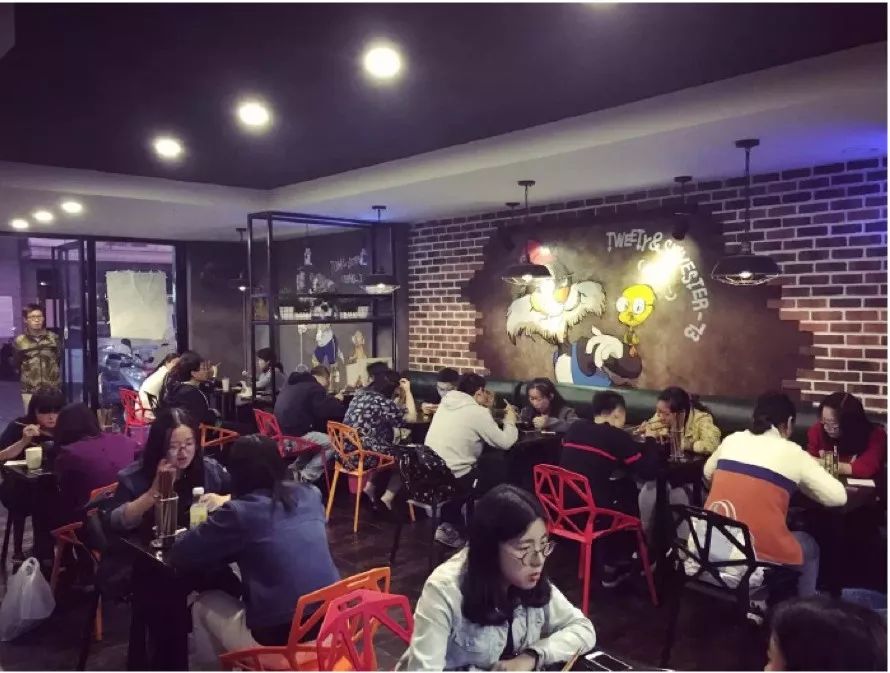 3年开店350+，它开在县城的店都能日入1万！