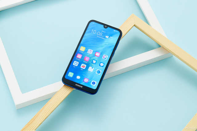 荣耀畅玩8评测：颜值与轻巧并重，深度定制系统易用