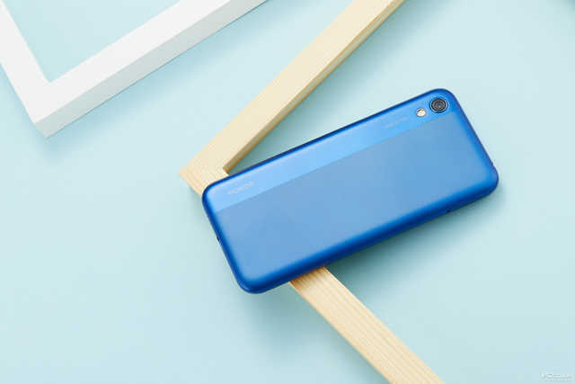 荣耀畅玩8评测：颜值与轻巧并重，深度定制系统易用