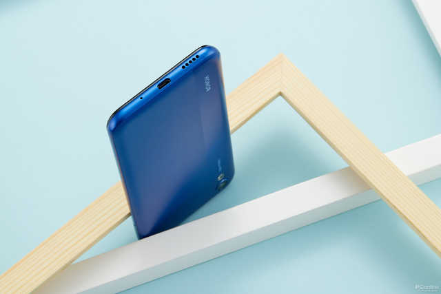 荣耀畅玩8评测：颜值与轻巧并重，深度定制系统易用