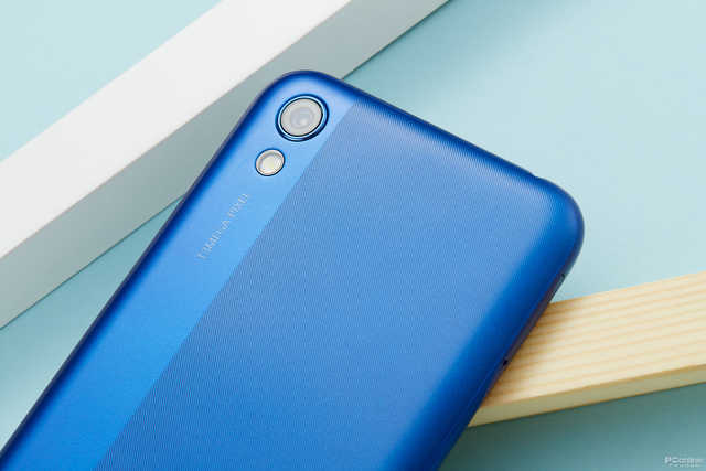 荣耀畅玩8评测：颜值与轻巧并重，深度定制系统易用