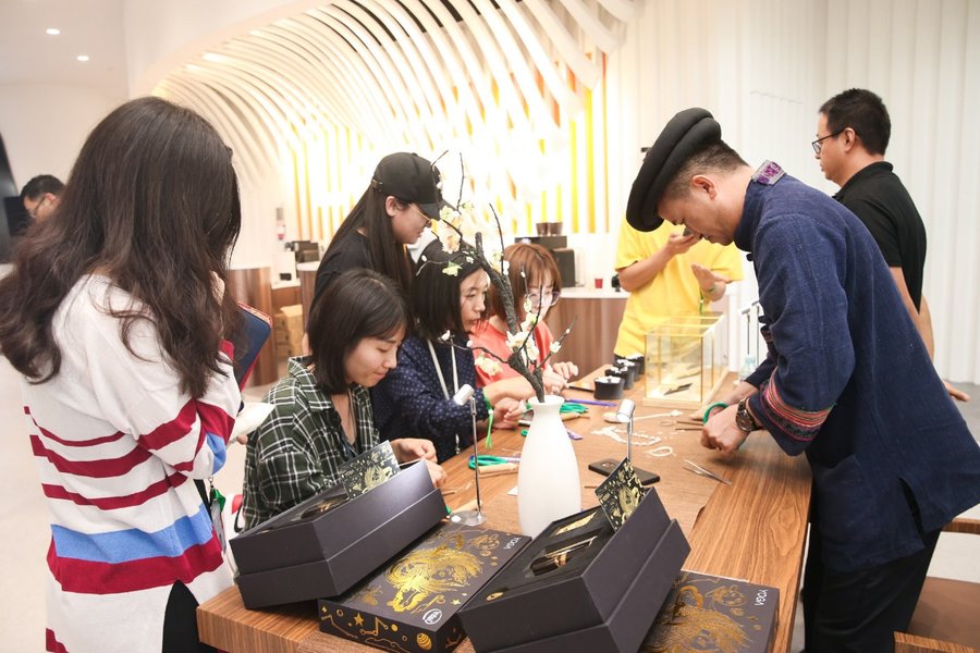 联想发布四款YOGA系列笔记本新品 十代酷睿、翻转触摸屏