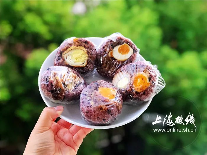 这家店在上海滩开了27年，做到粢饭团届的流量C位，不靠回忆和情怀