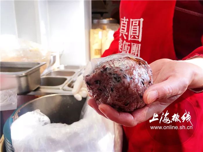 这家店在上海滩开了27年，做到粢饭团届的流量C位，不靠回忆和情怀