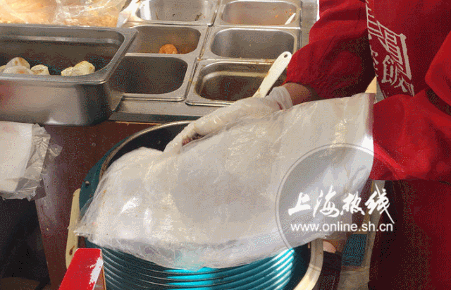 这家店在上海滩开了27年，做到粢饭团届的流量C位，不靠回忆和情怀