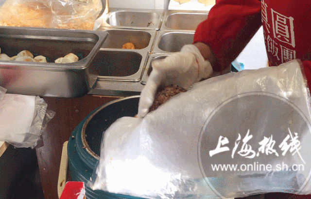 这家店在上海滩开了27年，做到粢饭团届的流量C位，不靠回忆和情怀