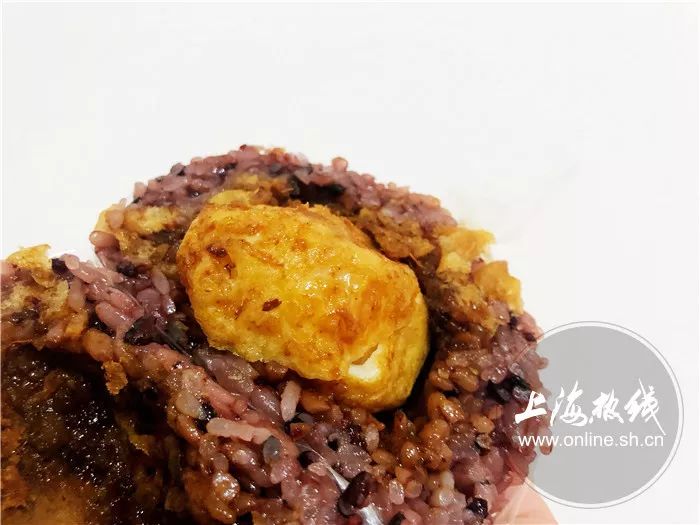 这家店在上海滩开了27年，做到粢饭团届的流量C位，不靠回忆和情怀