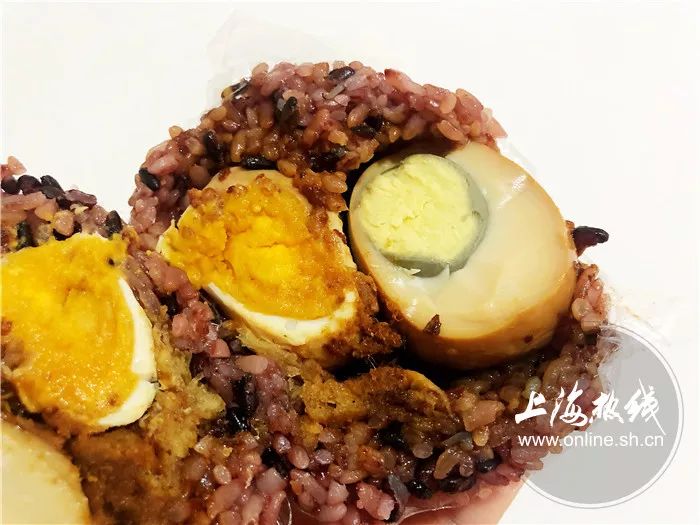 这家店在上海滩开了27年，做到粢饭团届的流量C位，不靠回忆和情怀