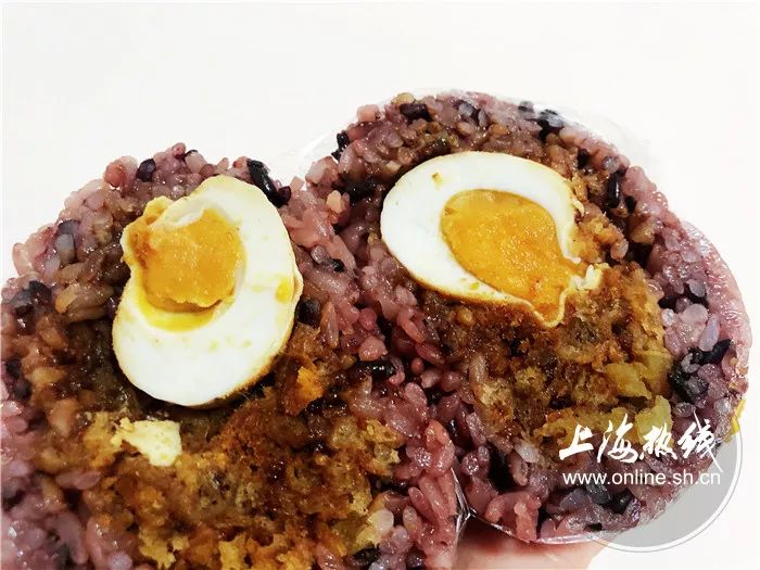 这家店在上海滩开了27年，做到粢饭团届的流量C位，不靠回忆和情怀