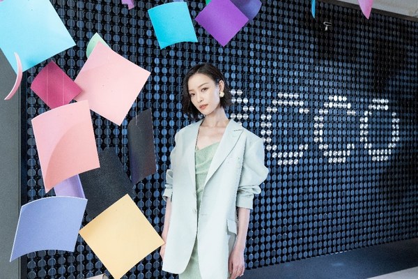 ECCO首家全球旗舰店正式开业 携手倪妮踏上觅境之“履”