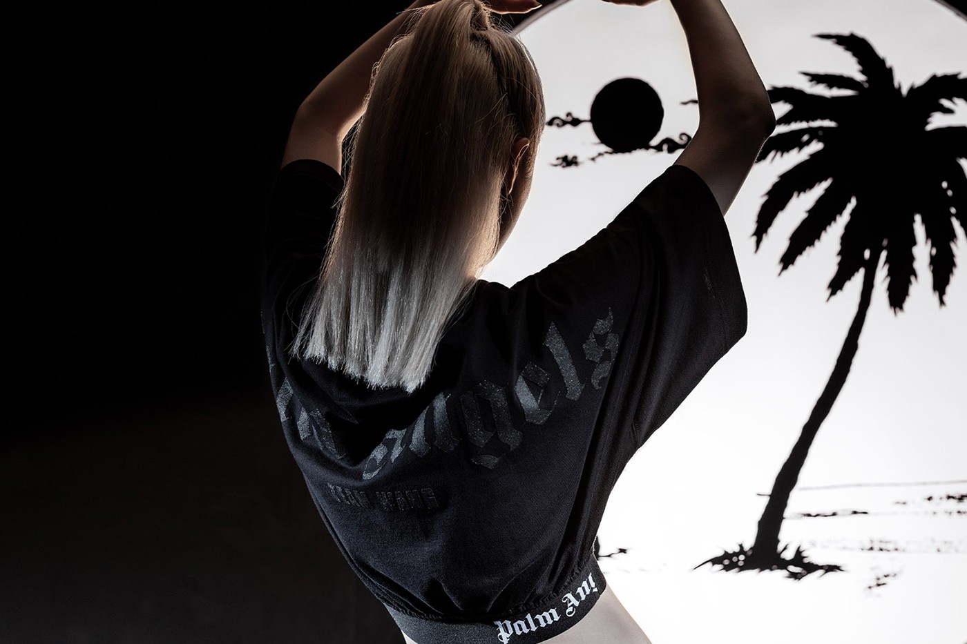 CHANEL限量版粉饼记录品牌历史；低糖无麸质珠宝盒巧克力精致又健康丨是日美好事物