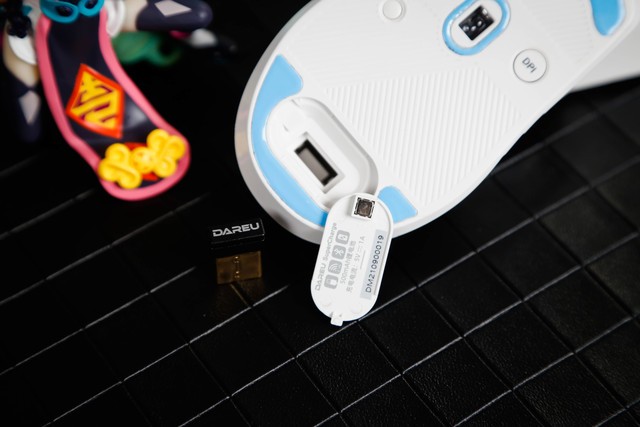 达尔优三模无线充电鼠标A900评测：快充、三模、轻量化 全能型无线鼠标