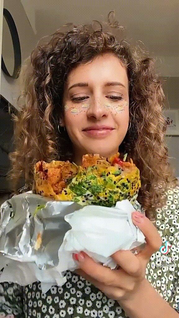 煎饼果子为啥这么火？4000万TikTok网友沉迷围观摊煎饼：馋哭了