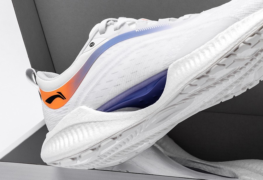 更轻更弹还耐脏！火了一年的李宁超轻跑鞋又升级了