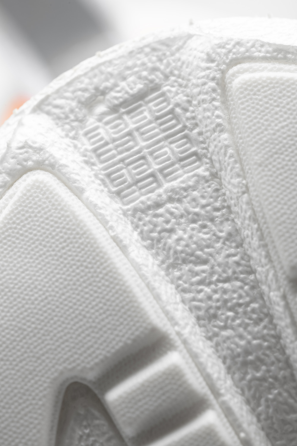 更轻更弹还耐脏！火了一年的李宁超轻跑鞋又升级了