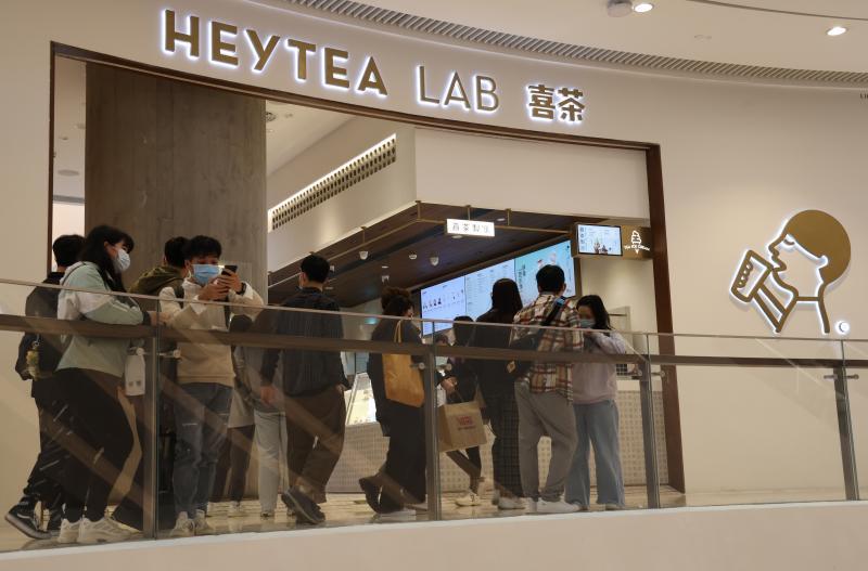 新茶饮的故事还能讲下去吗？两大网红品牌开年遇麻烦