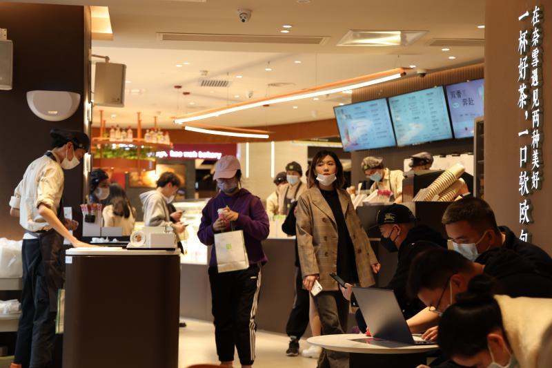 新茶饮的故事还能讲下去吗？两大网红品牌开年遇麻烦