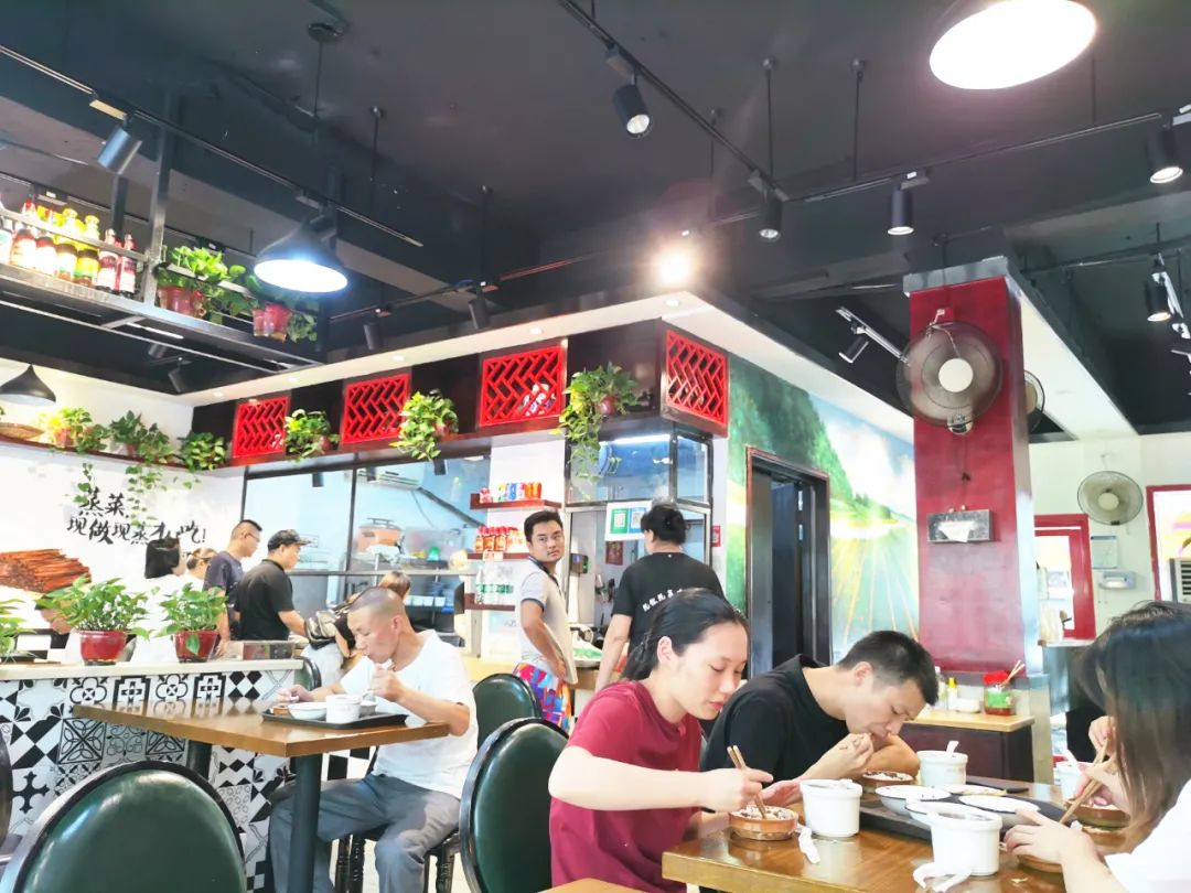 小碗菜与自选快餐的比较