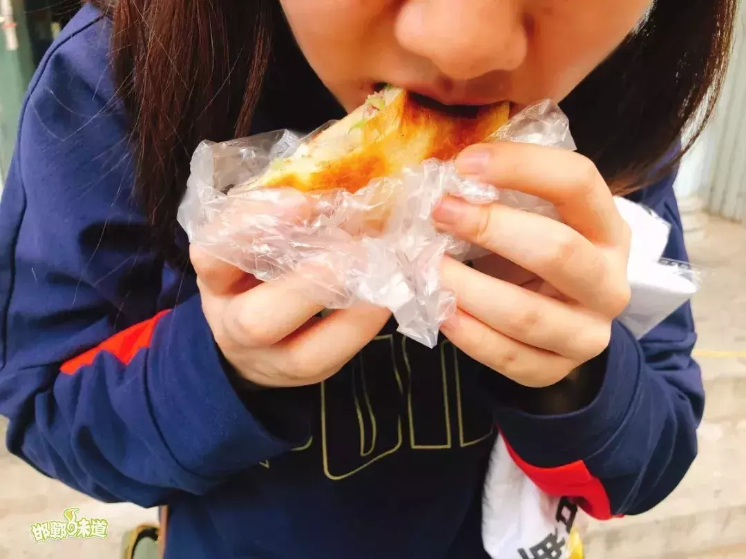 惊艳了！第一次在邯郸吃天津鼓楼二姑包子，难怪火了这么久！