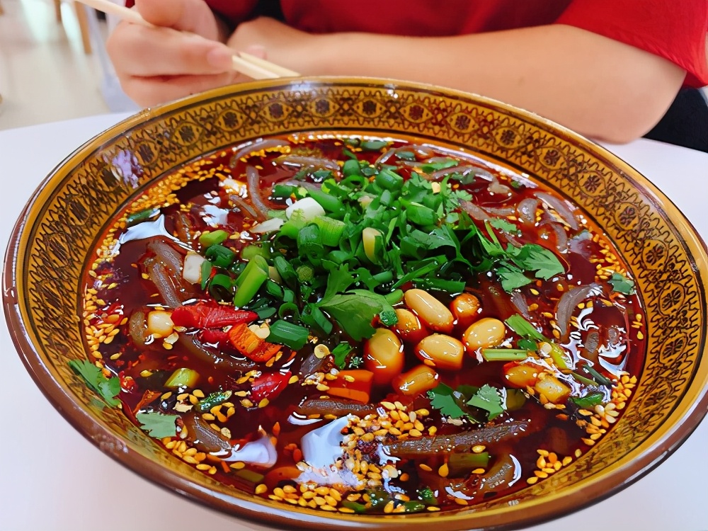 酸辣粉加盟多少钱？在哪里学重庆酸辣粉技术？