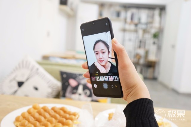 联想Z5s全面屏体验：三摄加持拍照很强，性价比十足！