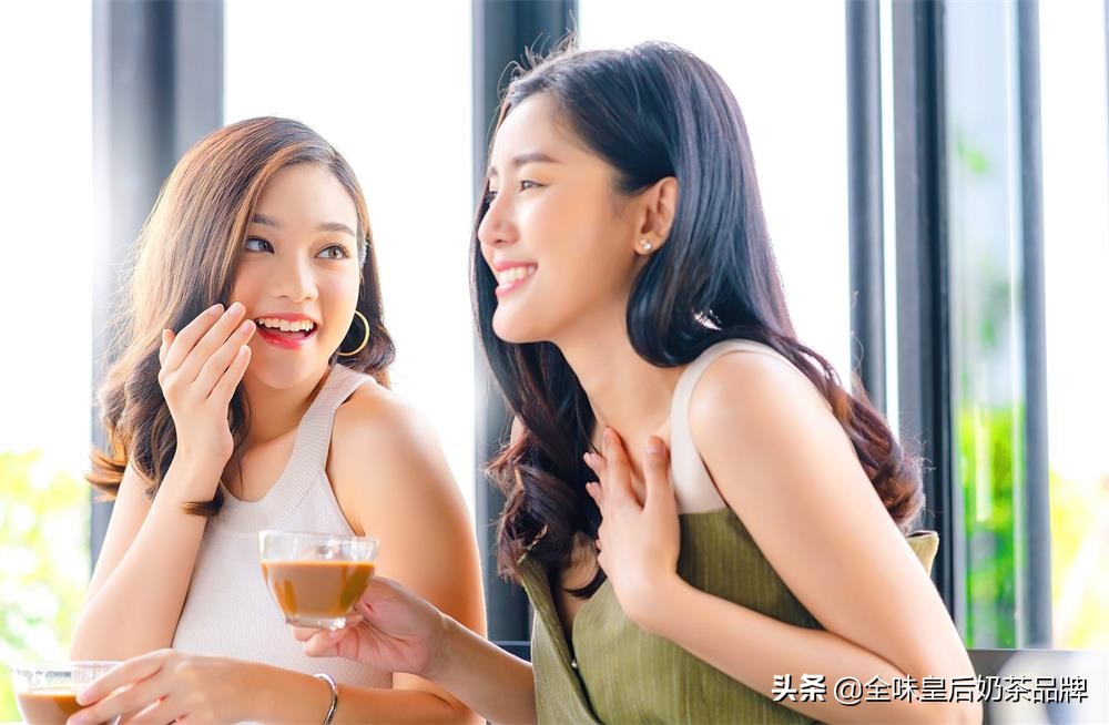 加盟奶茶店需要多少钱？在县城开奶茶加盟店好不好？