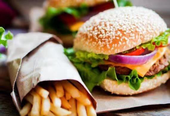 现在开炸鸡汉堡店还赚钱吗？