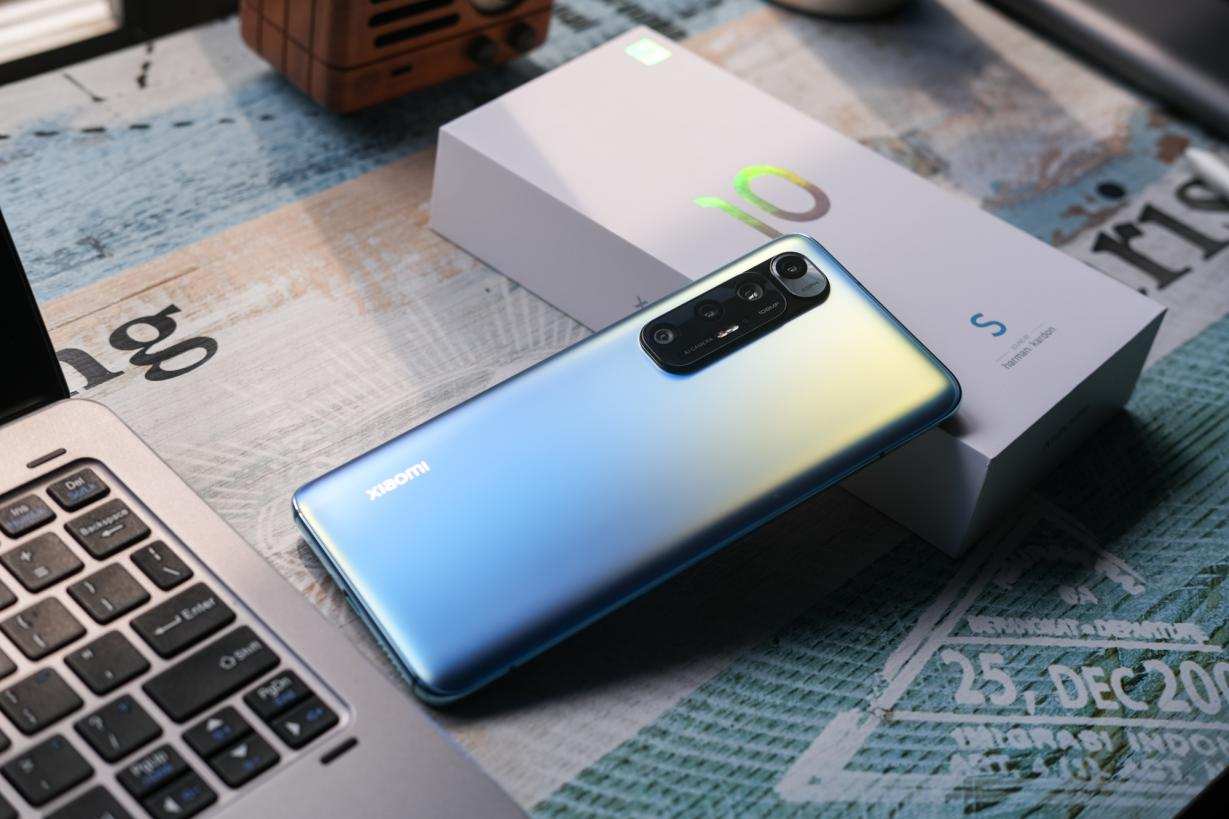 带NFC+无线充中端旗舰，目前市面上只有这两款，性价比很高