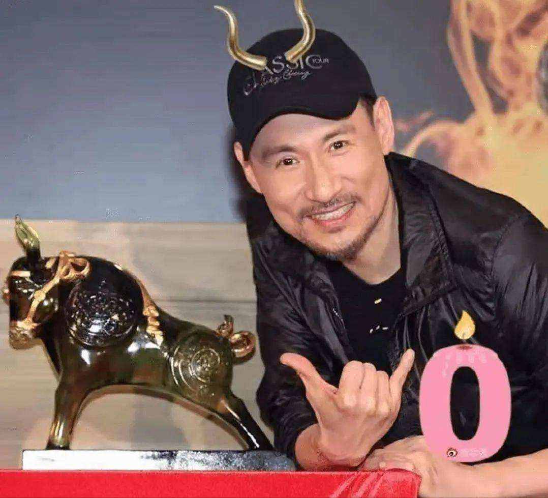 出手大方！网传张学友花108万在观音像莲花座上刻字，保家人平安