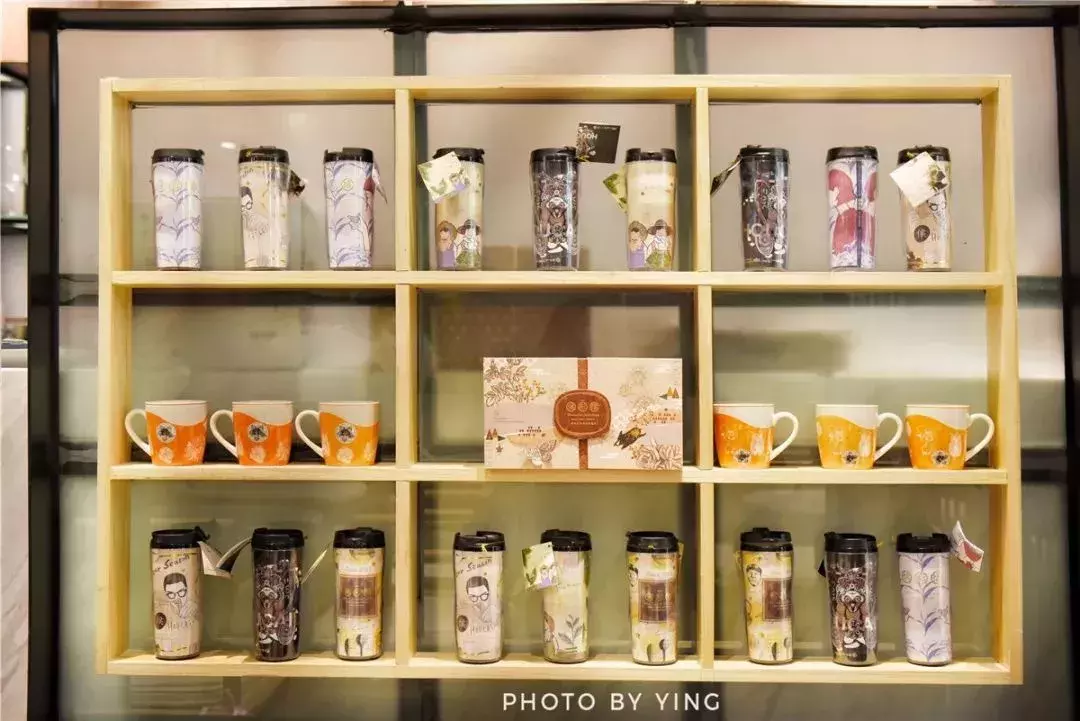 排断腿的茶饮“砖家”侯彩擂来西安了，没喝过你还敢自称吃货？