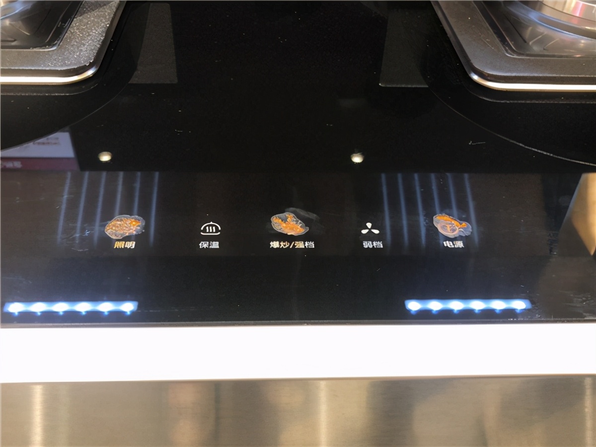 名气集成灶FT12A测评：以一敌八，做厨房中的猛将