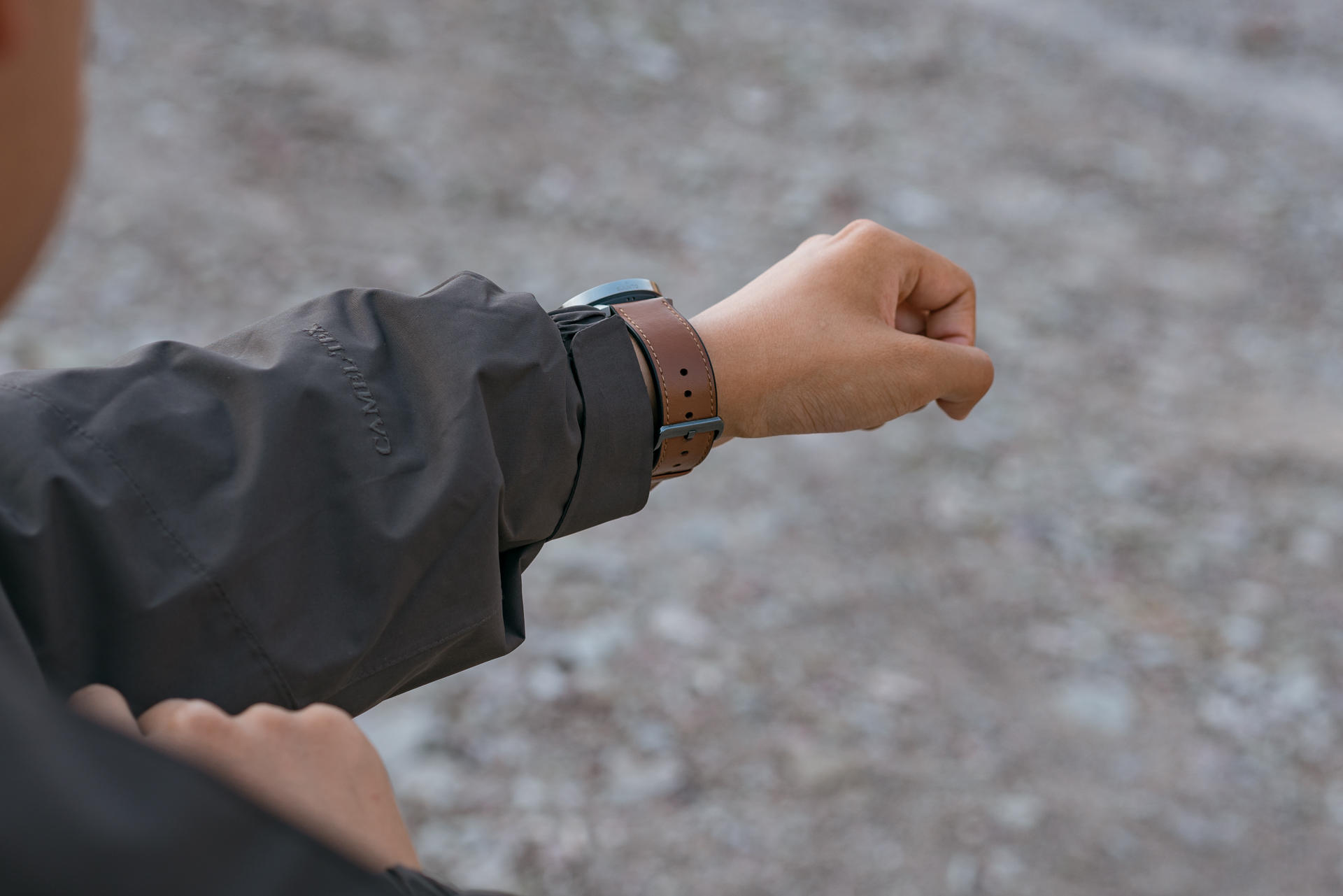 防风又防雨，出门还保暖！CAMEL骆驼冲锋衣体验