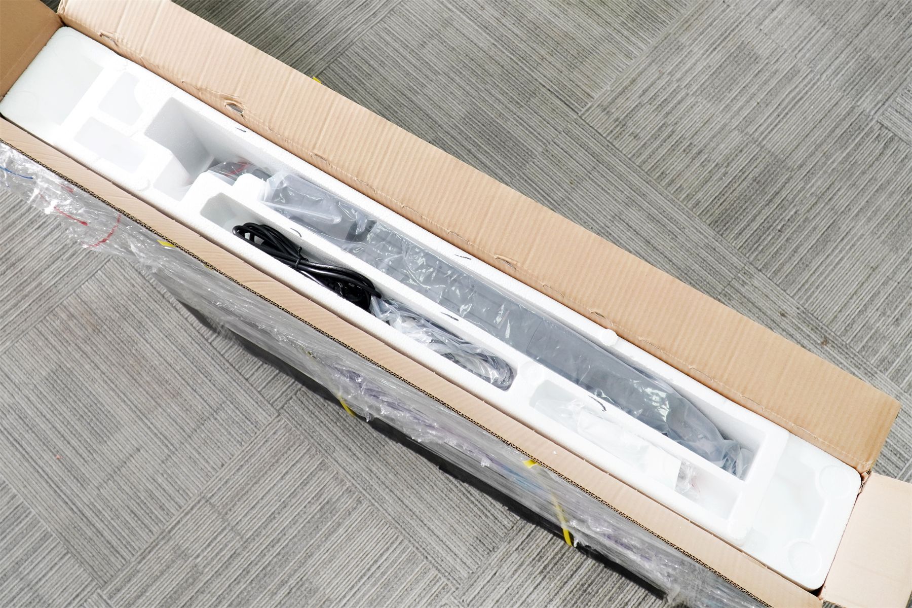 创维G90 OLED显示器评测，一键开启双系统，显示效果起飞