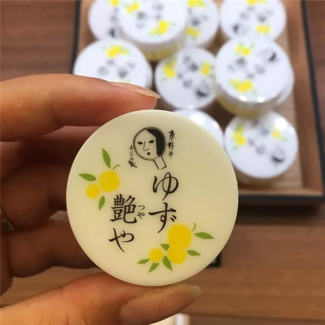 在这个寒冷干燥的冬天唇膏应该怎么选？