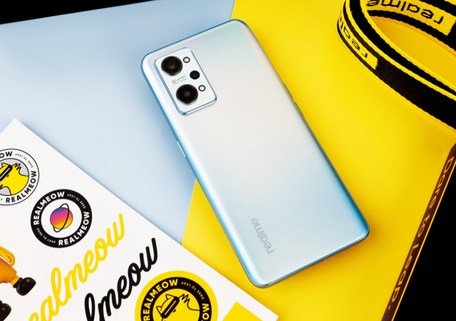 安卓“续航之王”诞生，5小时测试下，电量仅比苹果13ProMax少2%