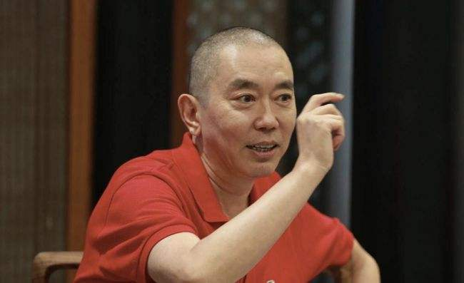 和公园大爷一句闲聊，让他暴赚数十亿，从破产的中国首富重变富豪