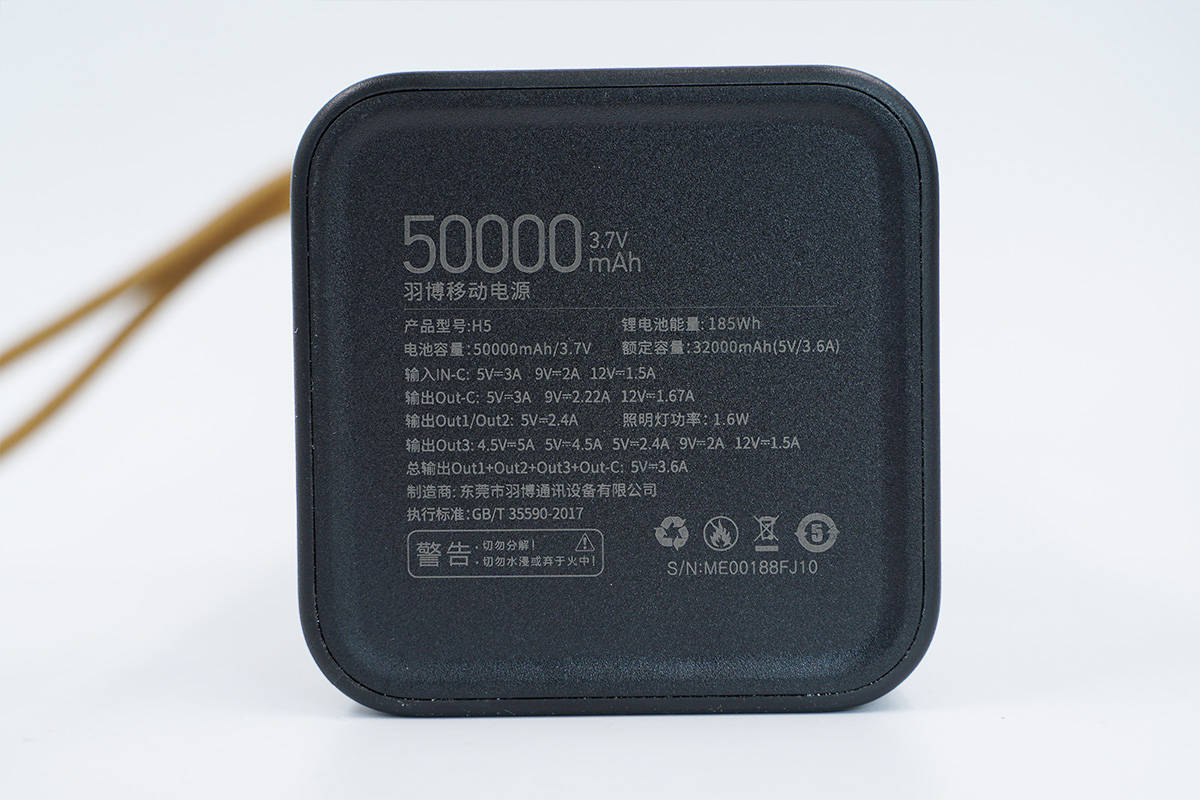 拆一款巨无霸移动电源，充一次电用一周，看看用料做工怎么样