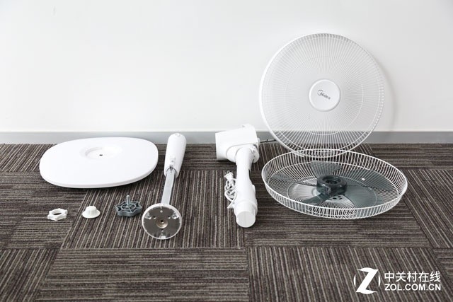 单手就能完成 美的智能电风扇安装实录