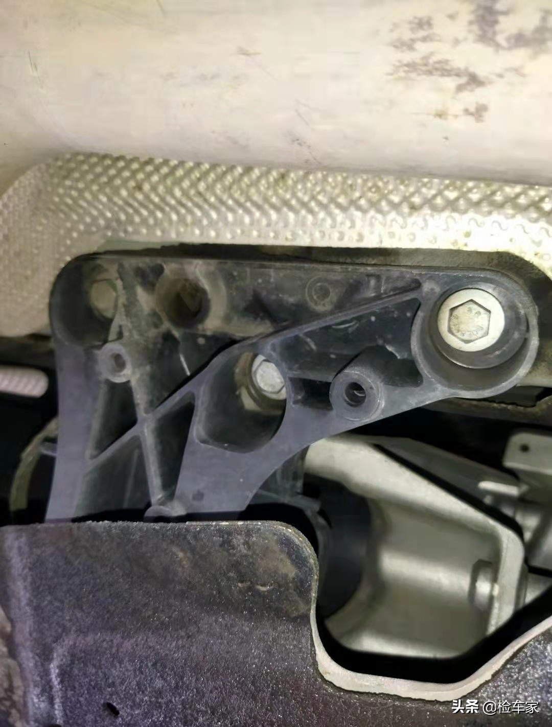 25万买辆宝马5系，检车师：这车况买到了就是赚