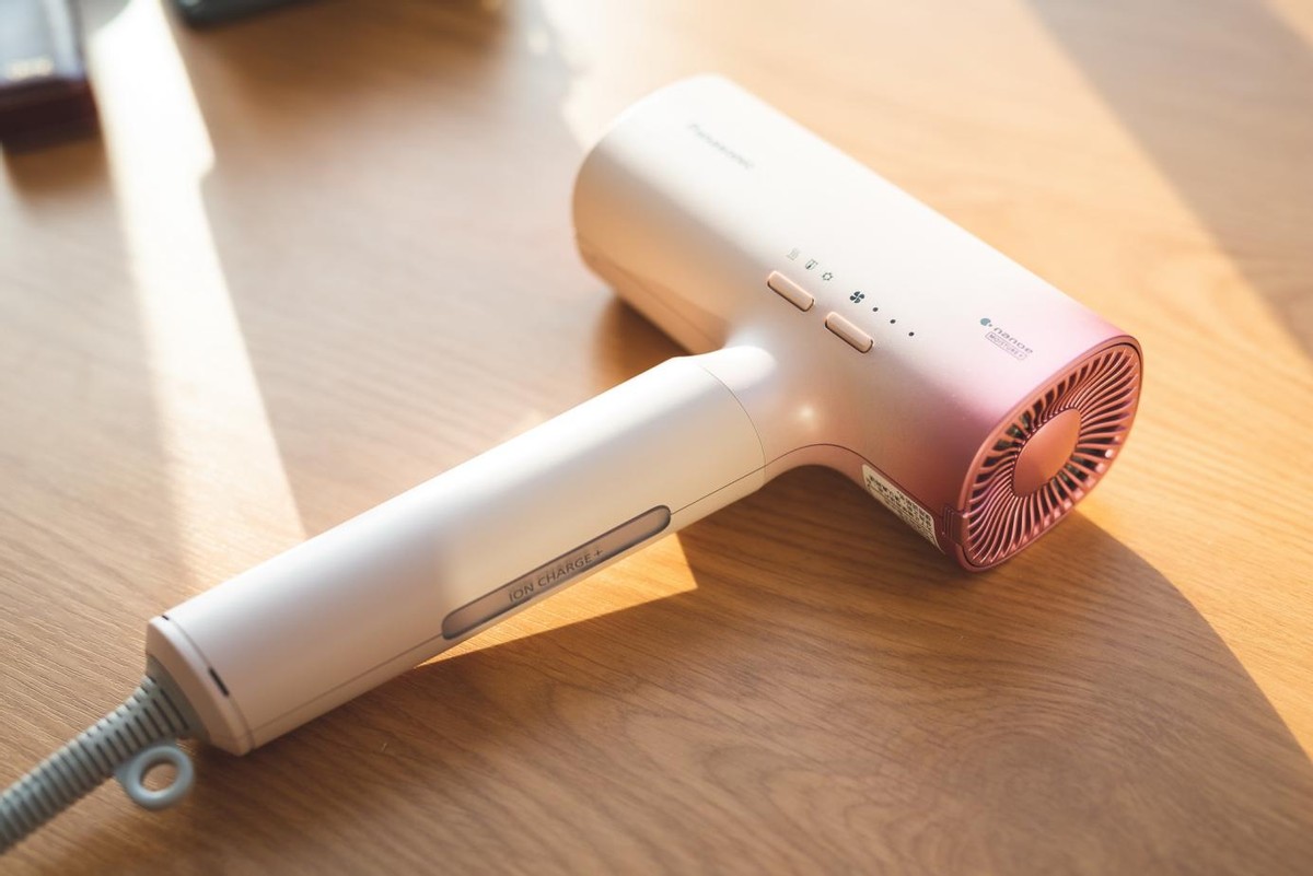 吹风机不就是吹干头发吗？不是！松下纳诺怡吹风机