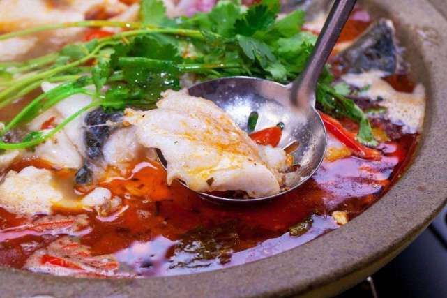 美食记录：湘菜代表石锅鱼，起源于四川，做法更简单味道却更美味