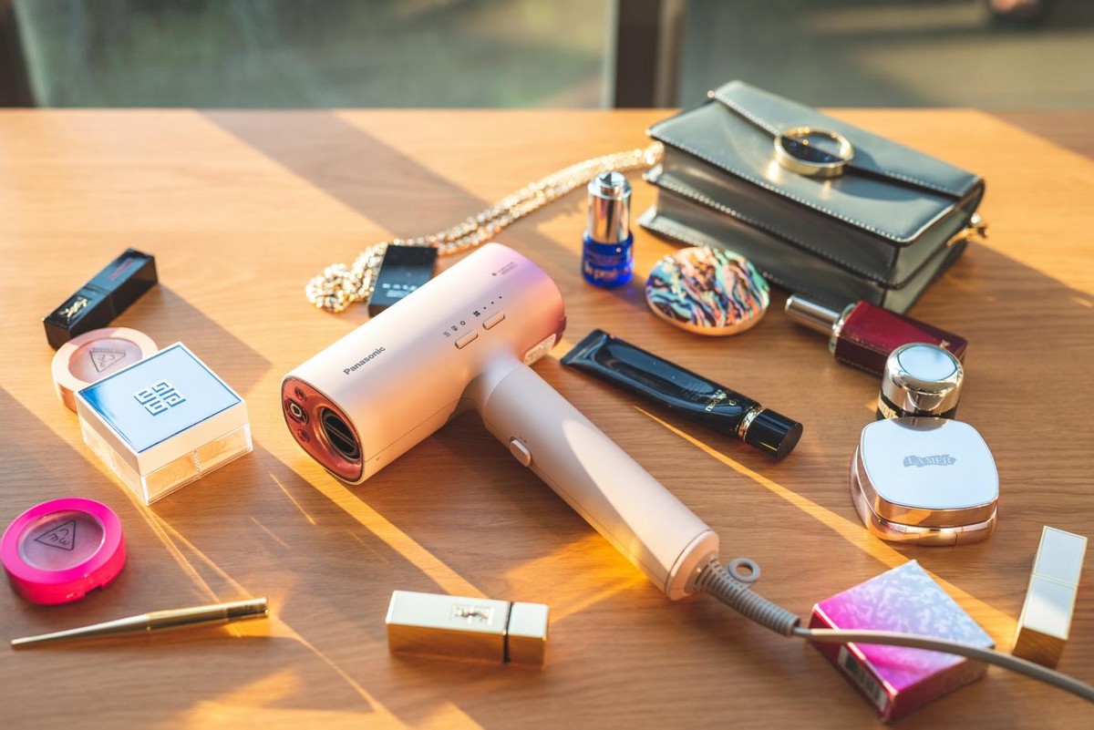 吹风机不就是吹干头发吗？不是！松下纳诺怡吹风机