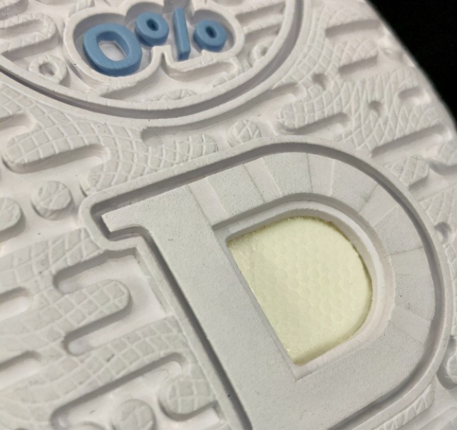 国产太帅了！拉塞尔专属鞋款用心了，安踏发力板鞋，米切尔4曝光