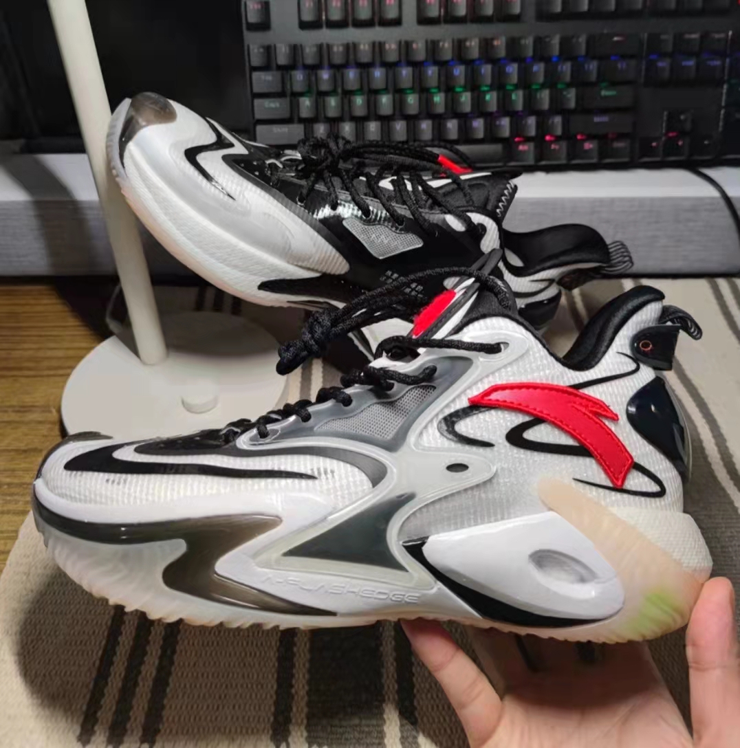 新品！李宁新板鞋好帅，匹克大三角好喜庆，安踏新科技超越李宁？