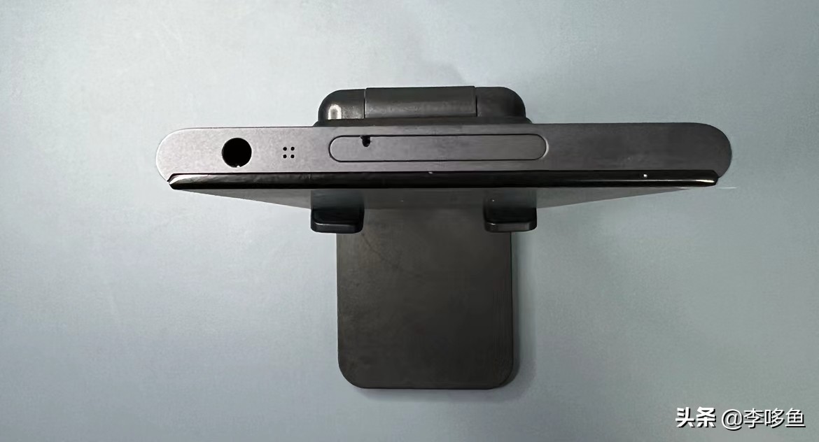 开箱一台全新8年前的小米3是什么体验？