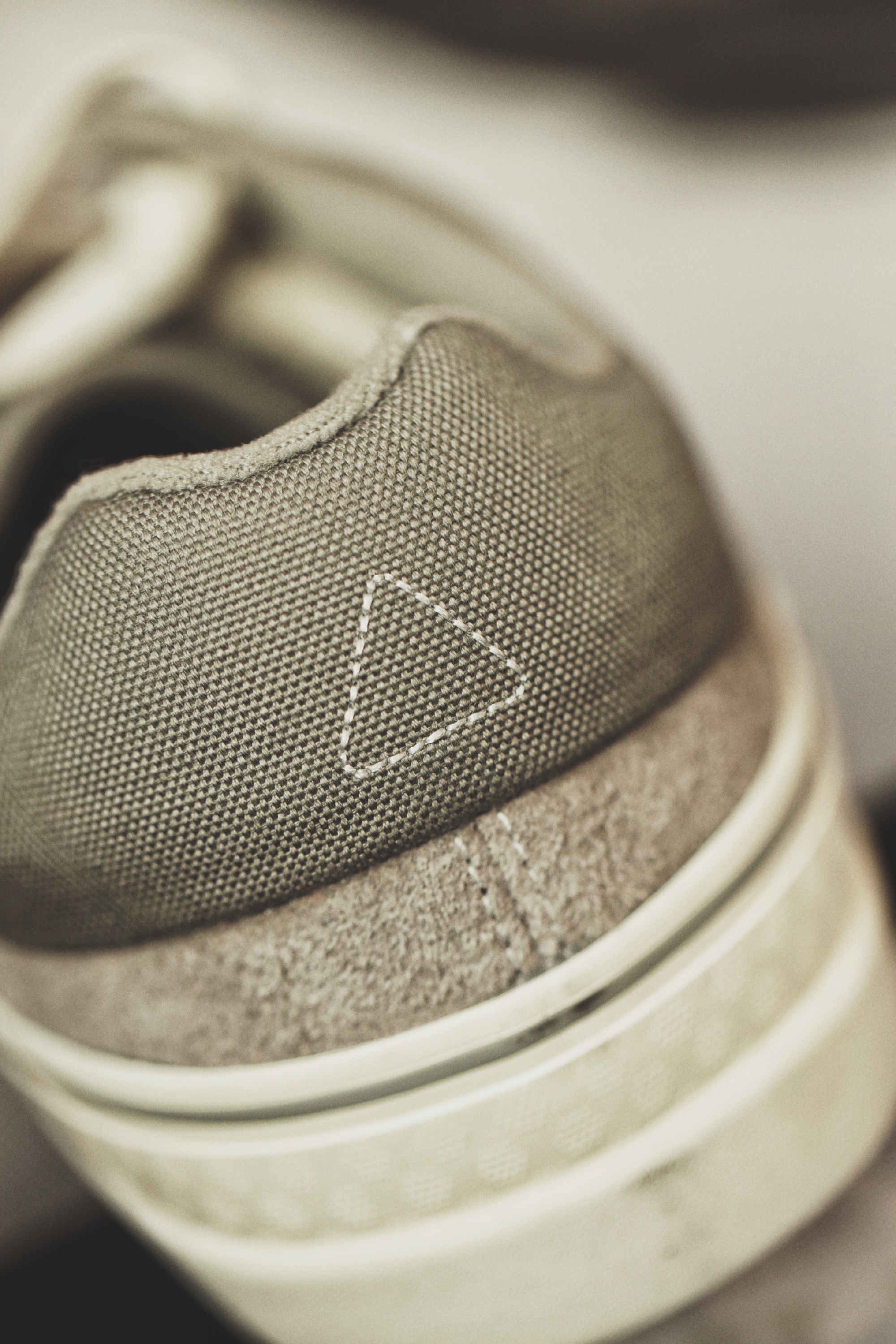 国产太帅了！拉塞尔专属鞋款用心了，安踏发力板鞋，米切尔4曝光