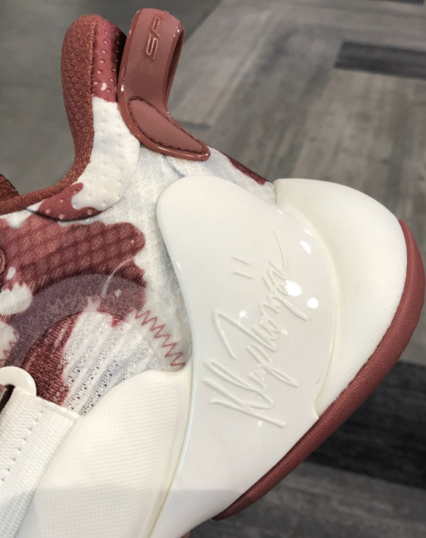 新品合集！李宁虎年鞋款超惊喜，安踏CNY产品素雅，PG6代没救了？