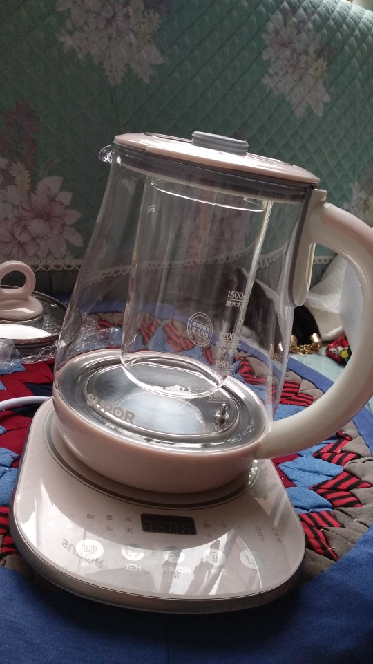 苏泊尔养生壶，可以集蒸蛋，烧水，煮粥，煮鸡蛋，熬汤于一体