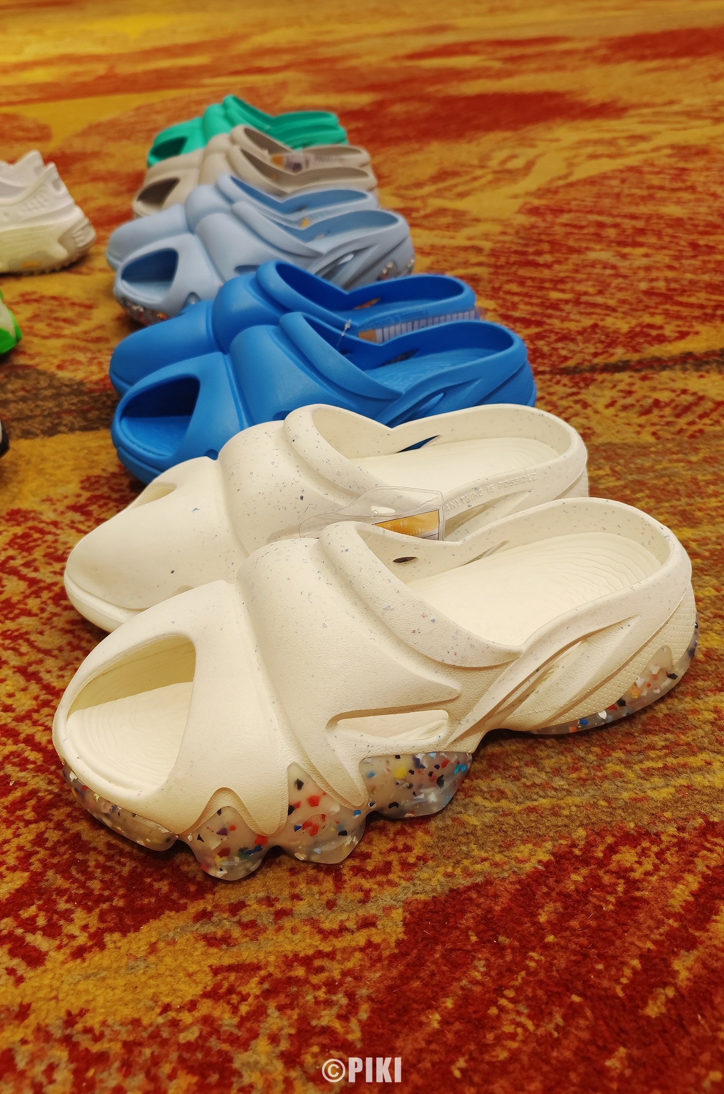 李宁又去走秀了！韦德9代休闲版曝光，烈骏6代来袭，产品很惊艳