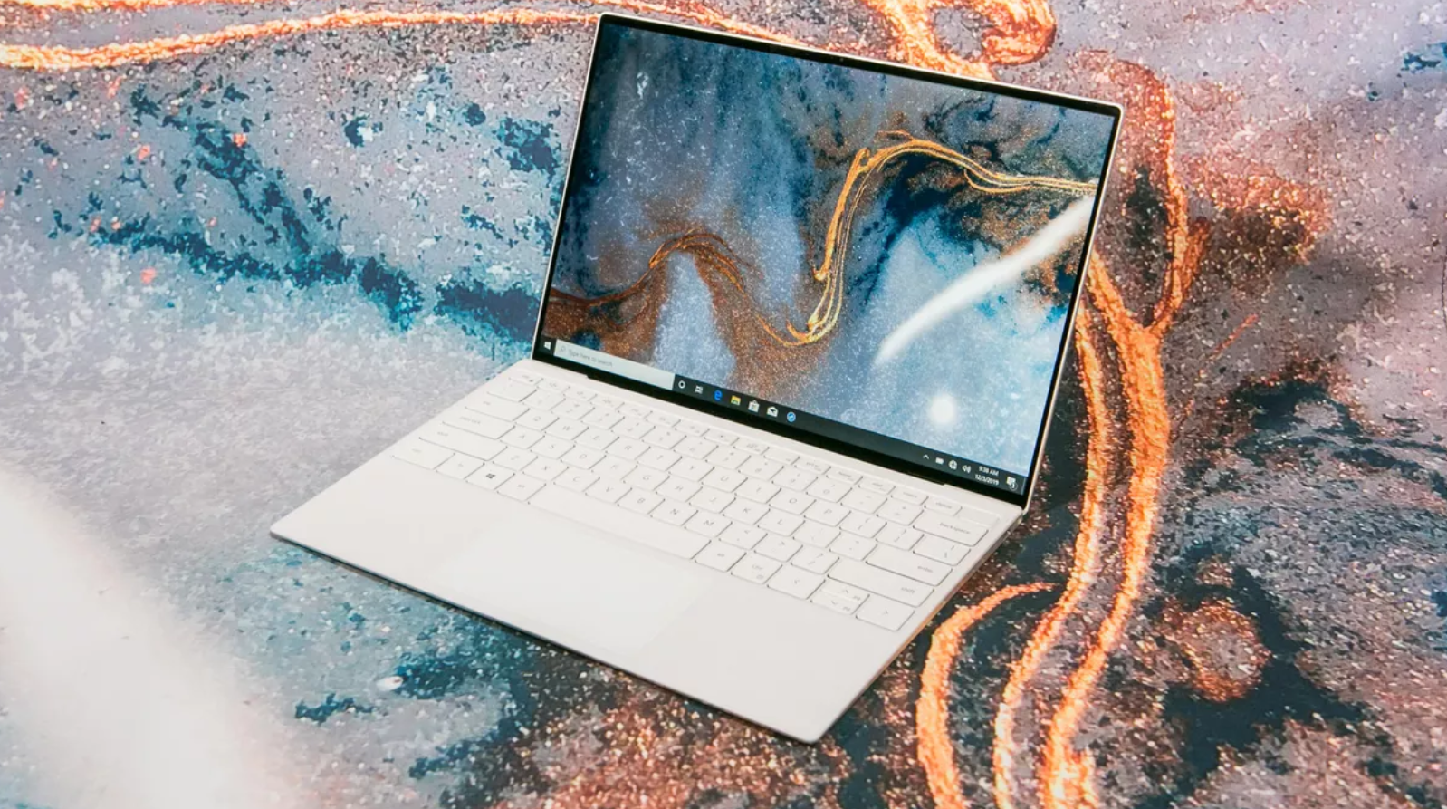 雷蛇Book13 Vs戴尔XPS 13：顶级轻量级超极本对战